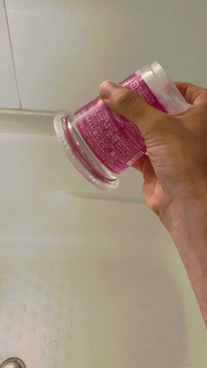 フラッペを振るGIF
